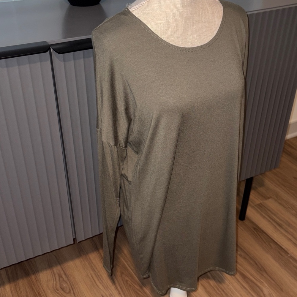 Relaxed Fit Scoop Neck Long Sleeve Top - Picture 6 of 6